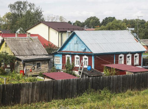 Дружба с соседями по даче избавит от соблюдения дурацких законов