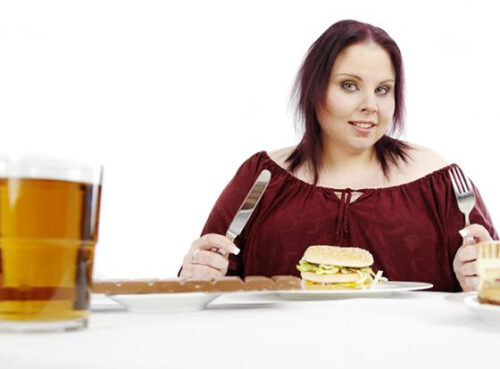 Эндокринолог опровергла популярные мифы о запивании пищи