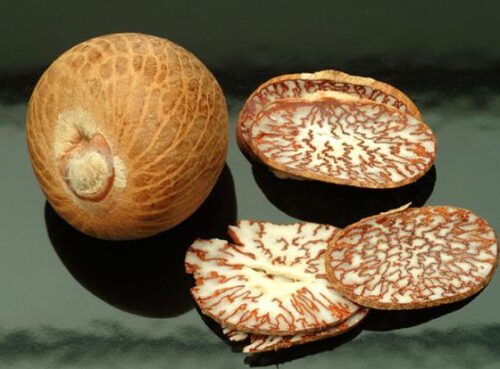 Российские подростки скупают опасные орехи на маркетплейсах