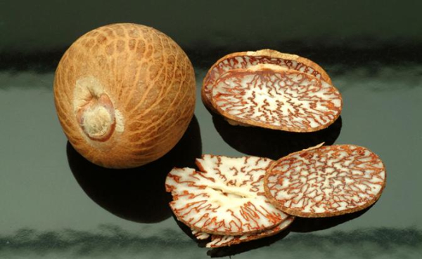 Российские подростки скупают опасные орехи на маркетплейсах