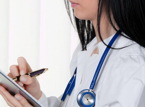 Врач рассказала о первой помощи при высоком давлении