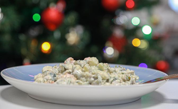 Нутрициолог перечислила новогодние блюда, которые не сочетаются с алкоголем