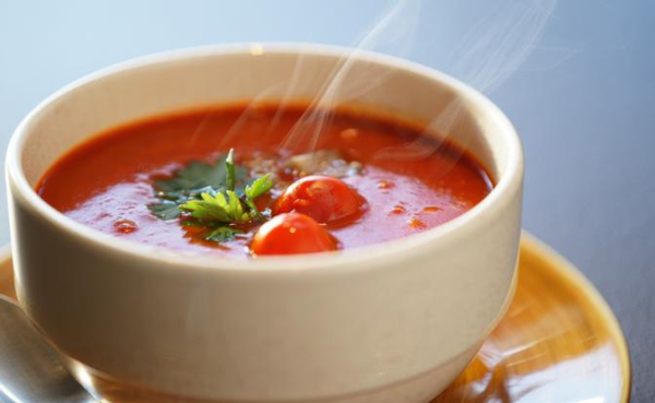 Онколог указал на опасность горячих супов