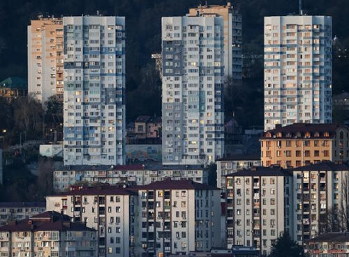 Новостройки большинству не по карману, а теперь и на «вторичку» цены взлетели