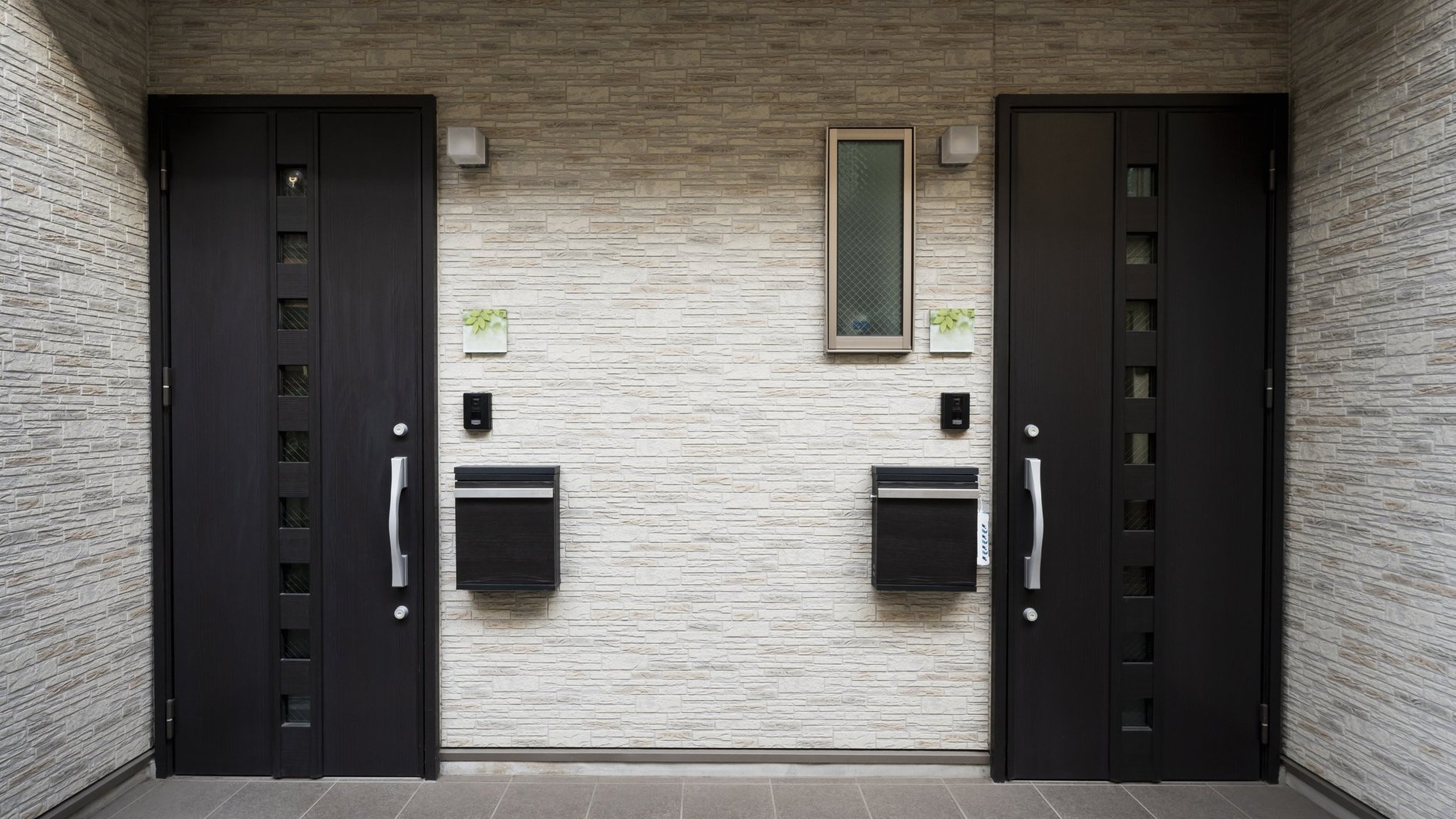 Входные двери в квартиры, которые не впускают запахи