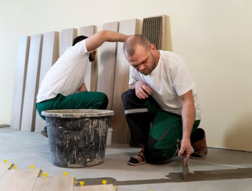 Стяжка пола своими руками — цементная или полусухая