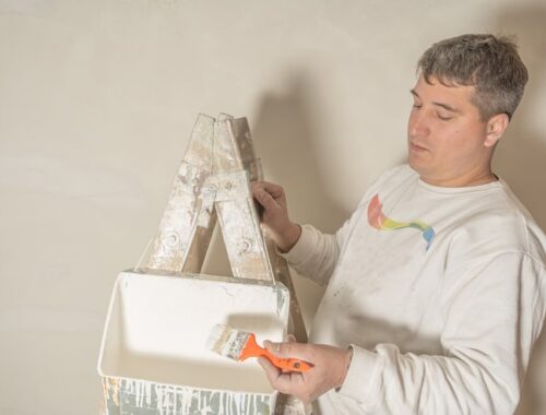 Как сделать декоративную штукатурку стен своими руками — виды и техники