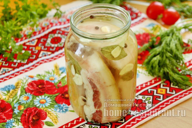 Сало в рассоле в банке с чесноком (мягкое и очень вкусное) — лучший деревенский способ!